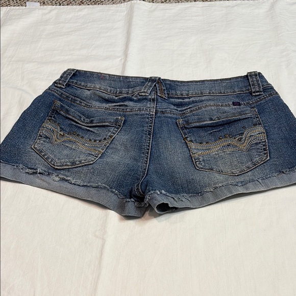 Wallflower Jean Shorts Distressed Cut-Off Style. Decorative Back Pockets. Size 7 - Picture 1 of 13